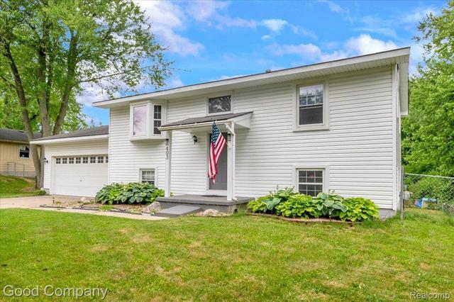 403 Donna Dr, Clinton, MI 49236