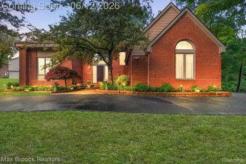 2295 Shore Hill Dr, West Bloomfield, MI 48323
