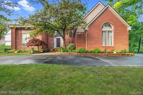 2295 Shore Hill Dr, West Bloomfield, MI 48323