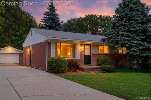 15032 Arcola St, Livonia, MI 48154