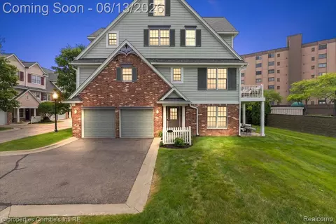 26010 Felicity Lndg, Harrison, MI 48045