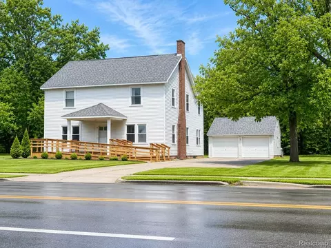1624 Gratiot Ave, Saginaw, MI 48602