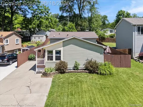 3840 Cass Elizabeth Rd, Waterford, MI 48328