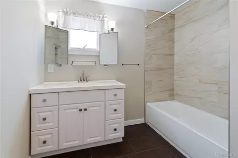 Bath - 113 W Polly St, Perry, MI 48872 photo 3 of 7