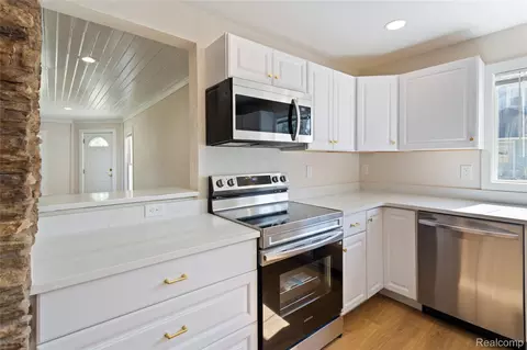 Kitchen - 113 W Polly St, Perry, MI 48872 photo 2 of 3