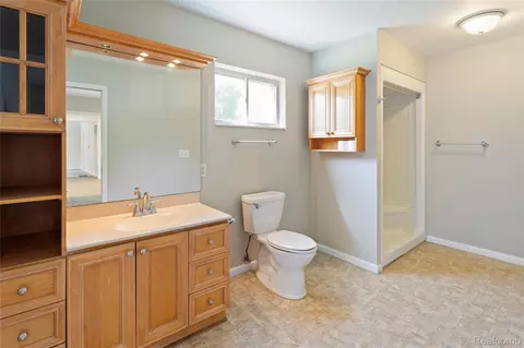 Bath - 113 W Polly St, Perry, MI 48872 photo 4 of 7
