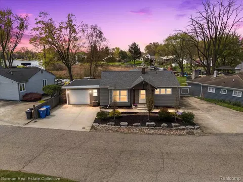 4583 Forest Ave, Waterford, MI 48328