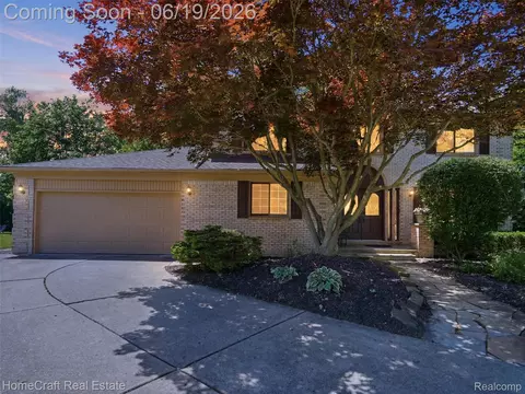 8829 Woodberry Rd, Plymouth, MI 48170