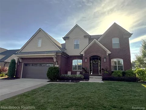 1126 Queensboro Dr, Rochester Hills, MI 48307
