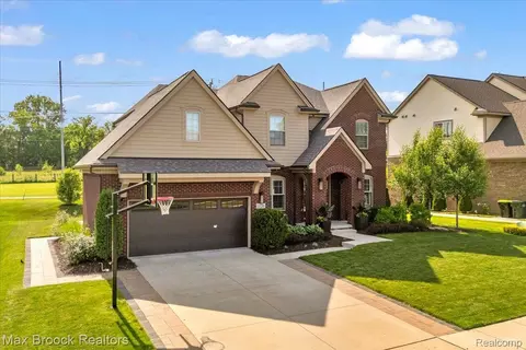 1126 Queensboro Dr, Rochester Hills, MI 48307