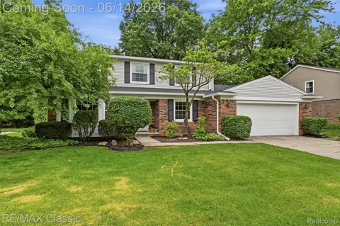 45451 Woodleigh Way, Plymouth, MI 48170