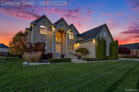 6535 Pond Dr, Washington, MI 48094