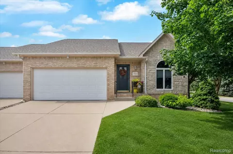 6052 Belmont Ct, Grand Blanc, MI 48439