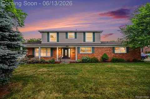 6653 Flintlock Rdg, Shelby Township, MI 48317