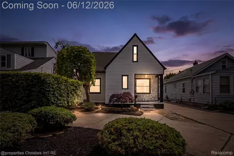 22502 Beach St, Saint Clair Shores, MI 48081