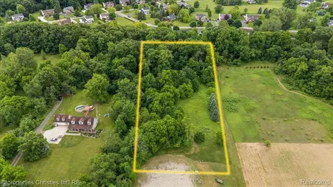 22150 Donnas Drive St, Lyon, MI 48178