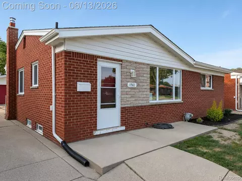 1561 Nottingham Dr, Madison Heights, MI 48071
