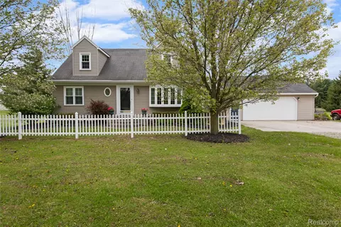 2209 Berville Rd, Berlin, MI 48002