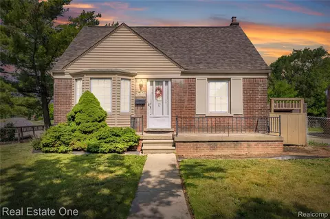 19505 Kelly Rd, Harper Woods, MI 48225