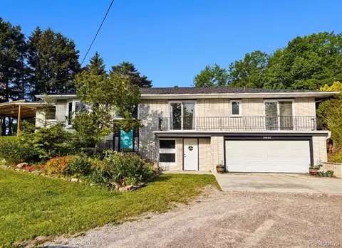 3835 N Graham Rd, Thomas, MI 48623