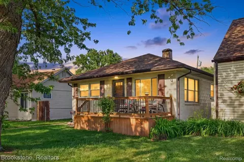 23496 Willard Ave, Warren, MI 48089