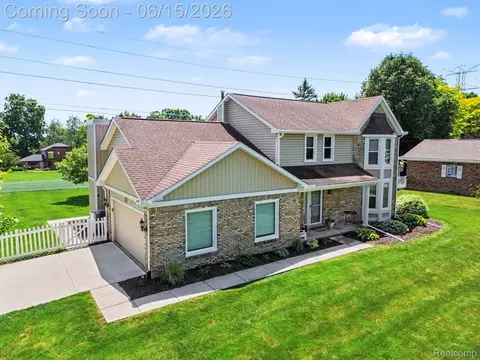 6433 Woodcrest Rdg, Independence, MI 48346