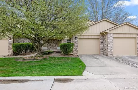 41460 Janet Cir, Clinton Township, MI 48038