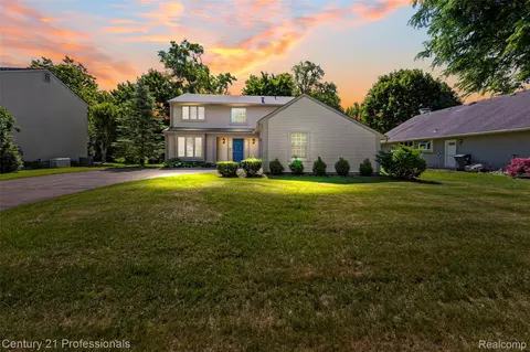 1872 Flemington Dr, Troy, MI 48098