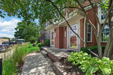 141 W Kenilworth Ave, Royal Oak, MI 48067