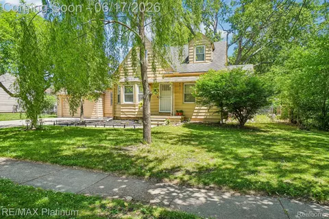 18440 Floral St, Livonia, MI 48152