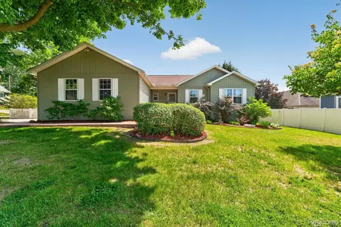 1259 Burgoyne Blvd, Rochester Hills, MI 48307