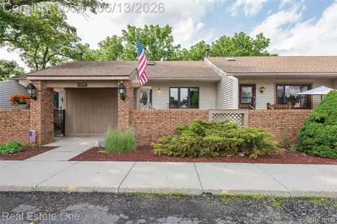 62292 Yorktown Dr #2, South Lyon, MI 48178