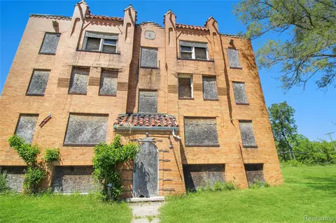 18055 Schoenherr St, Detroit, MI 48205