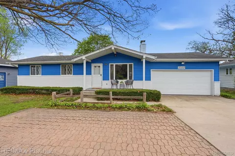 10469 Cooley Lake Rd, Commerce, MI 48382