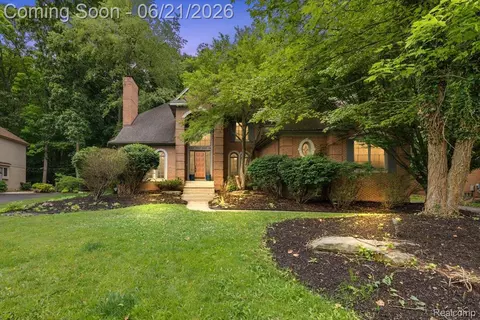 6403 W Oaks Dr, West Bloomfield, MI 48324