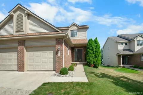 7094 Magnolia Ln, Waterford, MI 48327