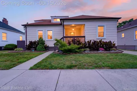 466 Spruce St, Wyandotte, MI 48192