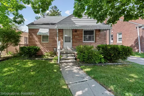 18099 Rosetta Ave, Eastpointe, MI 48021
