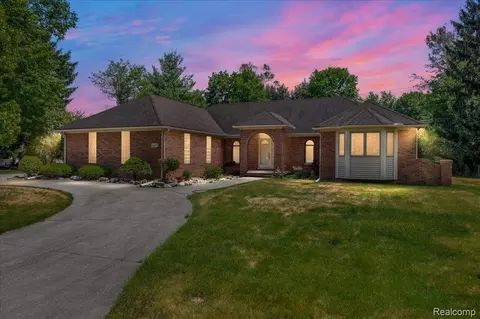 30531 Pembroke St, Livonia, MI 48152