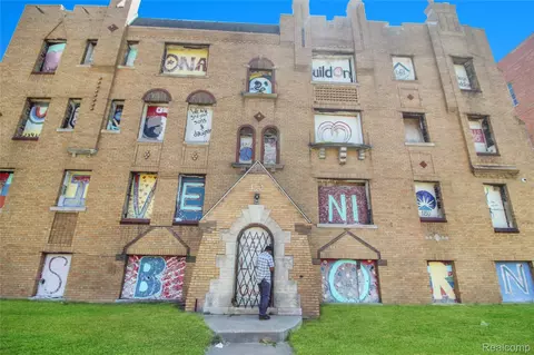 18036 Schoenherr St, Detroit, MI 48205