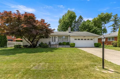 25429 Graceland Cir, Dearborn Heights, MI 48125