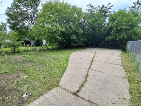 8653 Braile St, Detroit, MI 48228