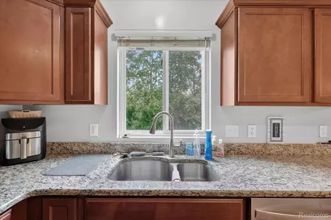 Kitchen - 6119 Treetops Dr, Romulus, MI 48174 photo 2 of 4