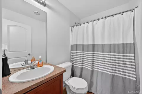 Bath - 6119 Treetops Dr, Romulus, MI 48174 photo 2 of 2