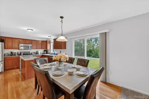 Dining - 6119 Treetops Dr, Romulus, MI 48174 photo 2 of 2