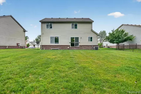 Exterior - 6119 Treetops Dr, Romulus, MI 48174 photo 6 of 6
