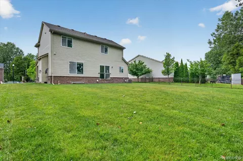 Exterior - 6119 Treetops Dr, Romulus, MI 48174 photo 5 of 6