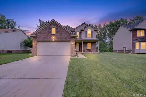 6119 Treetops Dr, Romulus, MI 48174