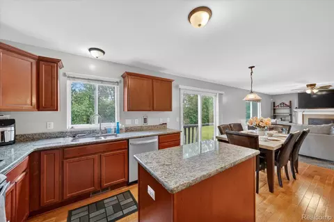 Kitchen - 6119 Treetops Dr, Romulus, MI 48174 photo 4 of 4