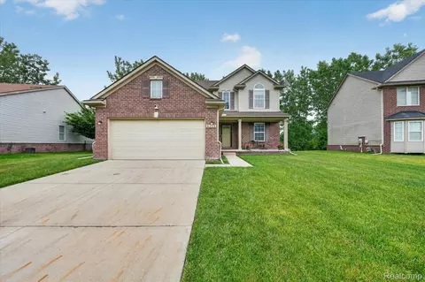 Exterior - 6119 Treetops Dr, Romulus, MI 48174 photo 2 of 6
